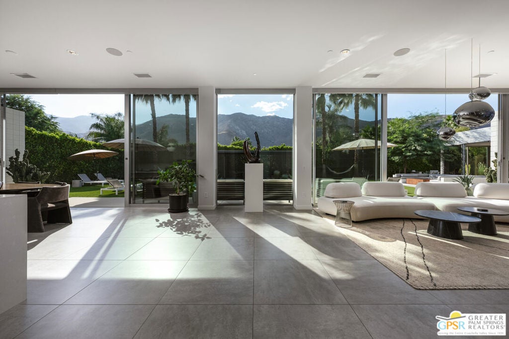 3068 Linea Terrace