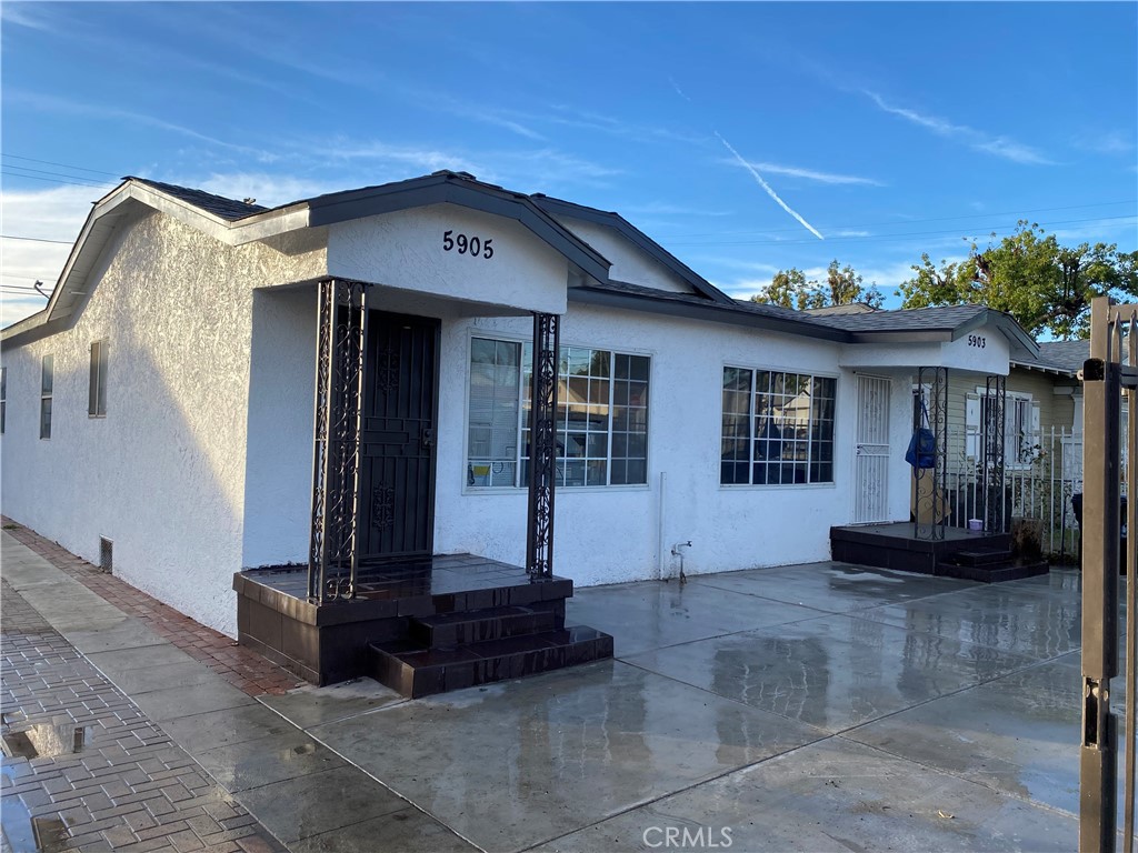 Unlock the potential of this 4-unit income property located in the heart of Los Angeles, just minutes from USC, Downtown LA, and the iconic Crypto.com Arena. This turn-key investment combines modern brand new construction 2025 with classic remodeled charm and long-term value.
All four units will be available, allowing new ownership the flexibility to select tenants and optimize rental income from day one. With a cap rate of 9.21% and a gross rent multiplier (GRM) of 9.82, this asset presents compelling returns and long-term appreciation in a high-demand rental market.
This property is one of three 4-unit investment properties in the same area available in the portfolio—offering a great opportunity for buyers looking to invest in an individual or multiple income-generating assets.
The rear structure is a newly built 2025 duplex, offering two 3-bedroom, 2-bathroom units, each measuring 912 square feet. These modern units have vinyl plank flooring, energy efficient dual-pane windows, tankless water heaters, and in-unit laundry and fully paid off solar panels, which significantly reduce utility and maintenance expenses.
The 1923 duplex is remodeled to combine vintage character with modern convenience. Each of these two units offers 2 bedrooms and 1 bathroom in 704 square feet. Recent renovations include updated flooring, copper plumbing and new electrical. All four units are individually metered for gas and electricity,
Whether you're focused on building equity, generating passive income, or expanding your real estate portfolio in a high-growth market, this fourplex checks all the boxes for a high-performing investment in a rapidly developing area of Los Angeles.