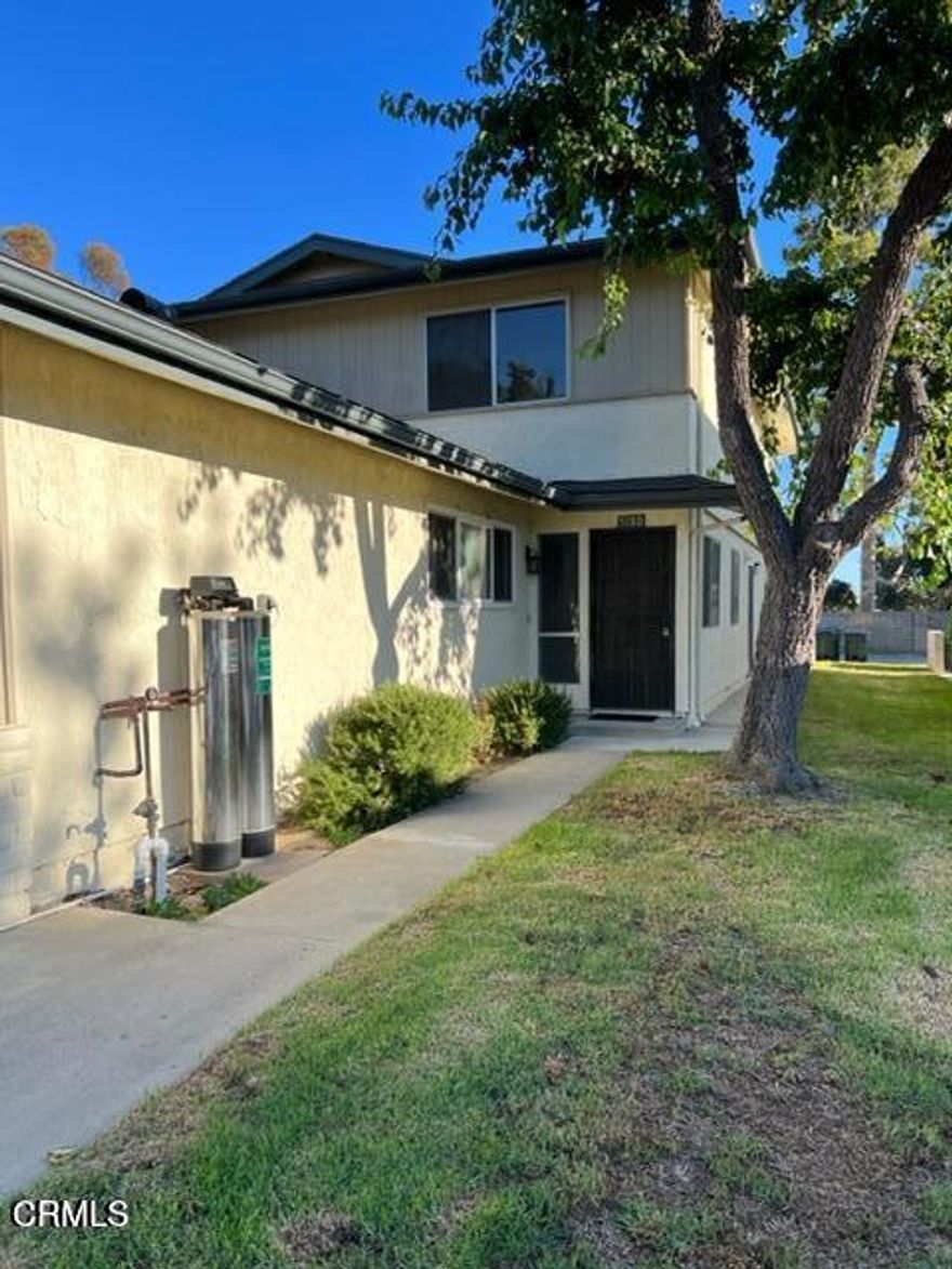 Great two-level, move in ready home in the heart of Ventura. Kitchen, dining room and living room downstairs with the 2 bedrooms and 1 bath upstairs. Individual laundry shared by 4 units. Close to shopping, restaurants schools and 101 freeway. Complex has community pool.