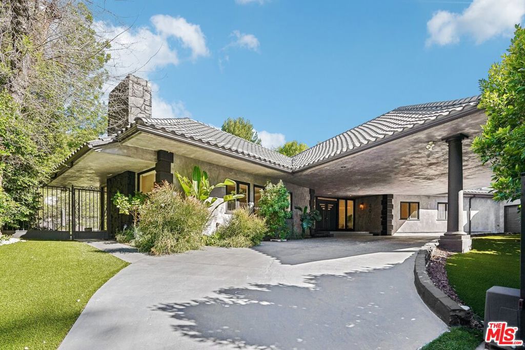 4900 Queen Victoria Road