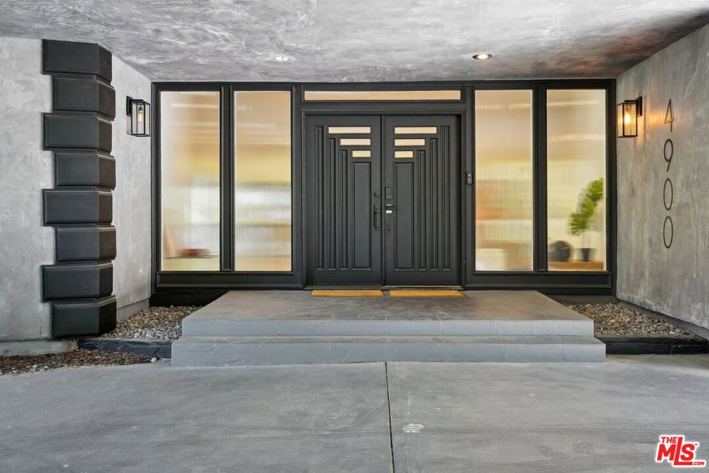 4900 Queen Victoria Road