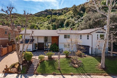 Photo of 3831 Saint Johnswood Drive, Woodland Hills, CA 91364 (MLS # SR26045080)