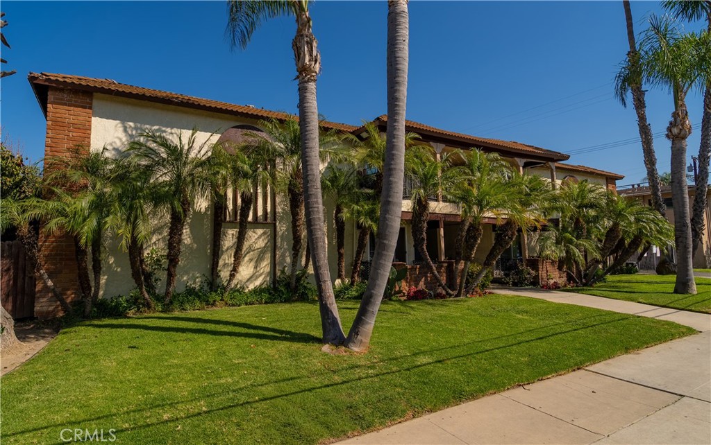 2221 E Lenita Lane