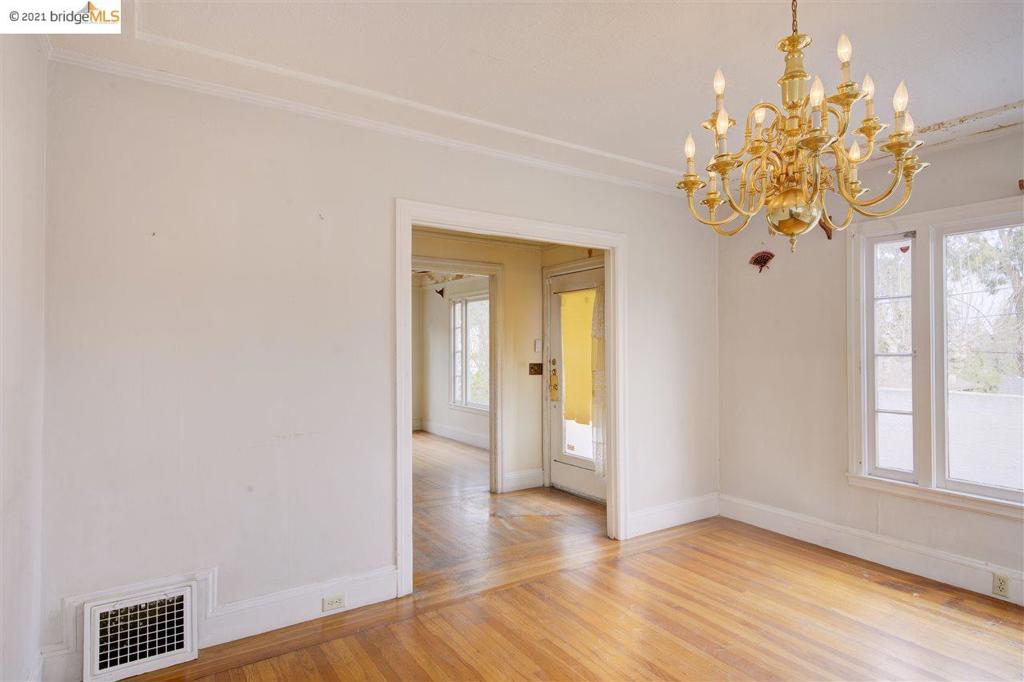 877 Alma Pl