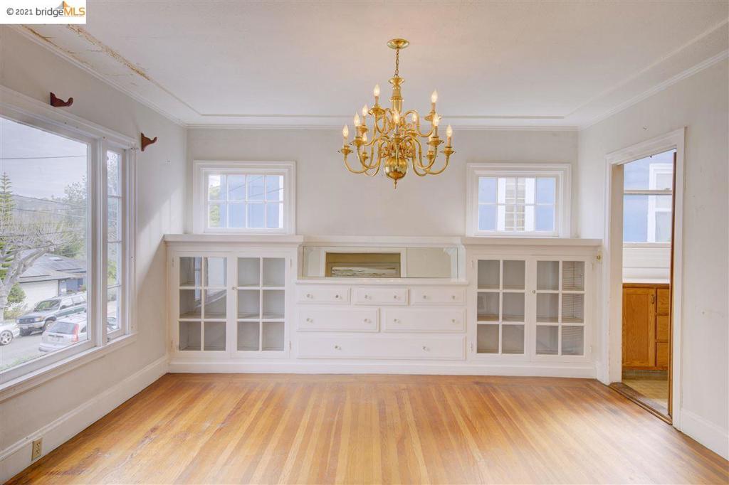 877 Alma Pl