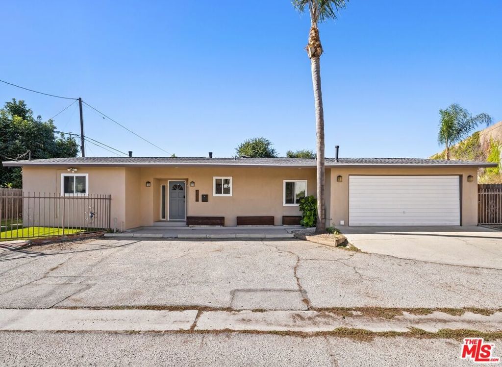 Photo of 4282 Sawtelle Boulevard, Los Angeles, CA 90066 (MLS # 25601435)