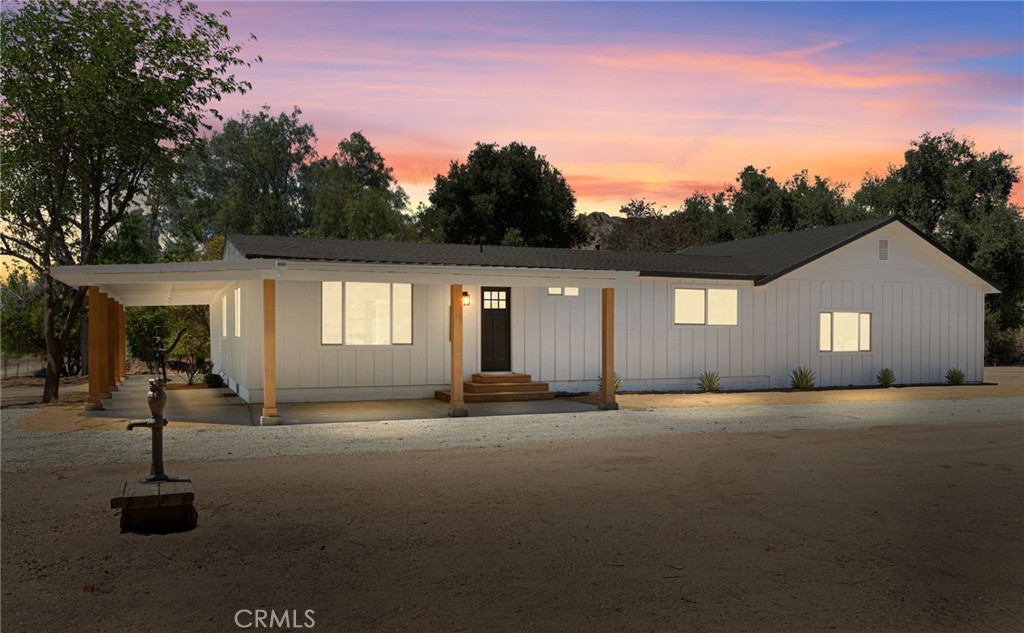**Stunning Remodeled Retreat with Guest House on Horse Property in Temecula, CA**
Welcome to your dream oasis in Temecula! This meticulously remodeled home offers an exceptional blend of modern luxury and rustic charm, impeccably situated on just under 5 sprawling acres of horse property. Experience the best of Southern California living close to picturesque vineyards and breathtaking views. As you enter this inviting residence, you're greeted by a spacious open floor plan that's bathed in natural light. The open kitchen is a chef’s delight, featuring beautiful appliances, elegant quartz countertops, and gorgeous cabinetry—perfect for family gatherings or entertaining friends. The cozy living space boasts stunning views and invites comfort with its stylish finishes and beautiful flooring throughout.
Retreat to the master suite that exudes tranquility, offering a private sanctuary with ample closet space and designed for relaxation. All guest bedrooms are generously sized, providing plenty of room for family or visitors to feel right at home.
Step outside to uncover more unparalleled features! This property includes a charming guest house complete with its own electrical meter, propane tank, septic tank with a separate address: 40150 Owl Valley Rd. Home features a private Well that services both properties, hookups for an RV. Must see to appreciate! Come take a look today!