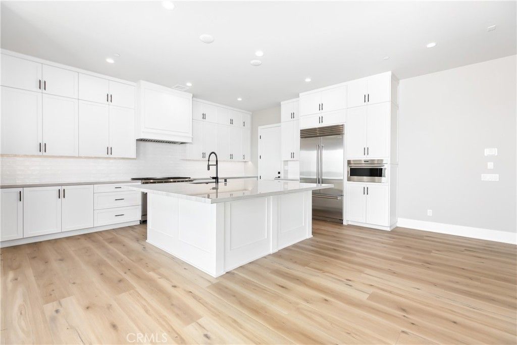 Photo of 127 Oakstone, Irvine, CA 92618 (MLS # AR25102342)