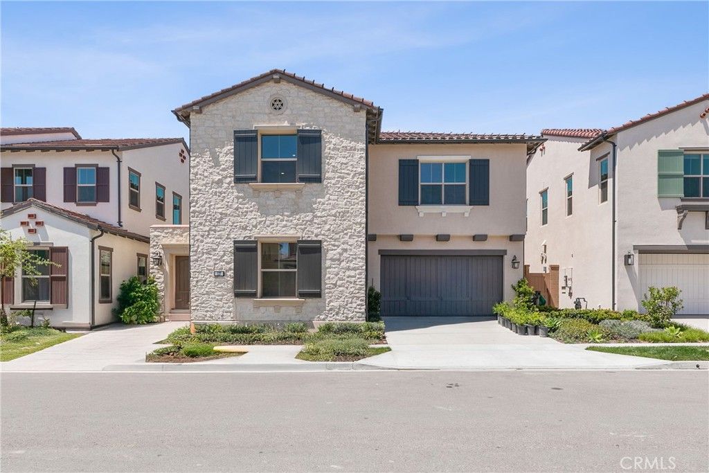 Photo of 127 Oakstone, Irvine, CA 92618 (MLS # AR25102342)