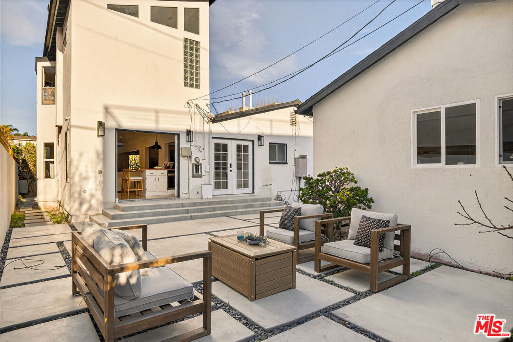 3223 Thatcher Avenue