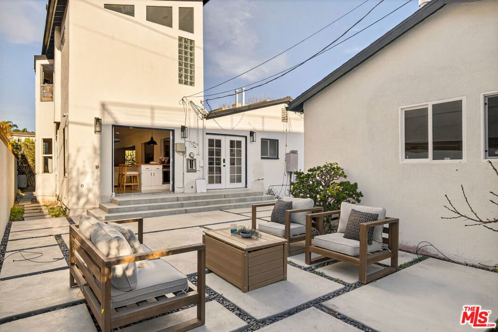 Photo of 3223 Thatcher Avenue, Marina Del Rey, CA 90292 (MLS # 26649905)