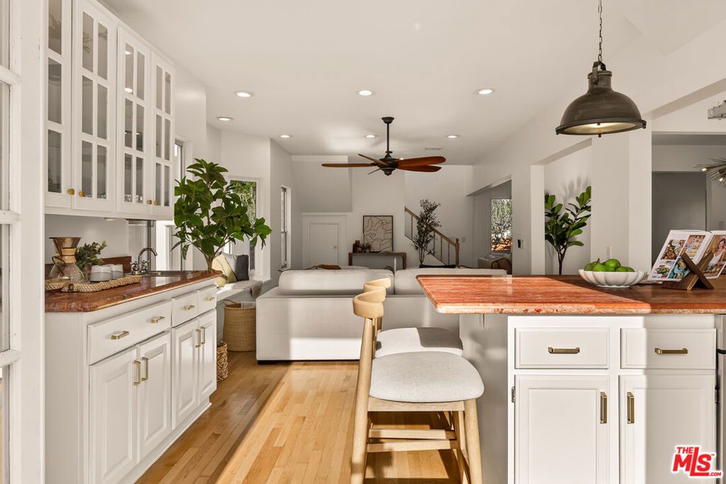 Photo of 3223 Thatcher Avenue, Marina Del Rey, CA 90292 (MLS # 26649905)