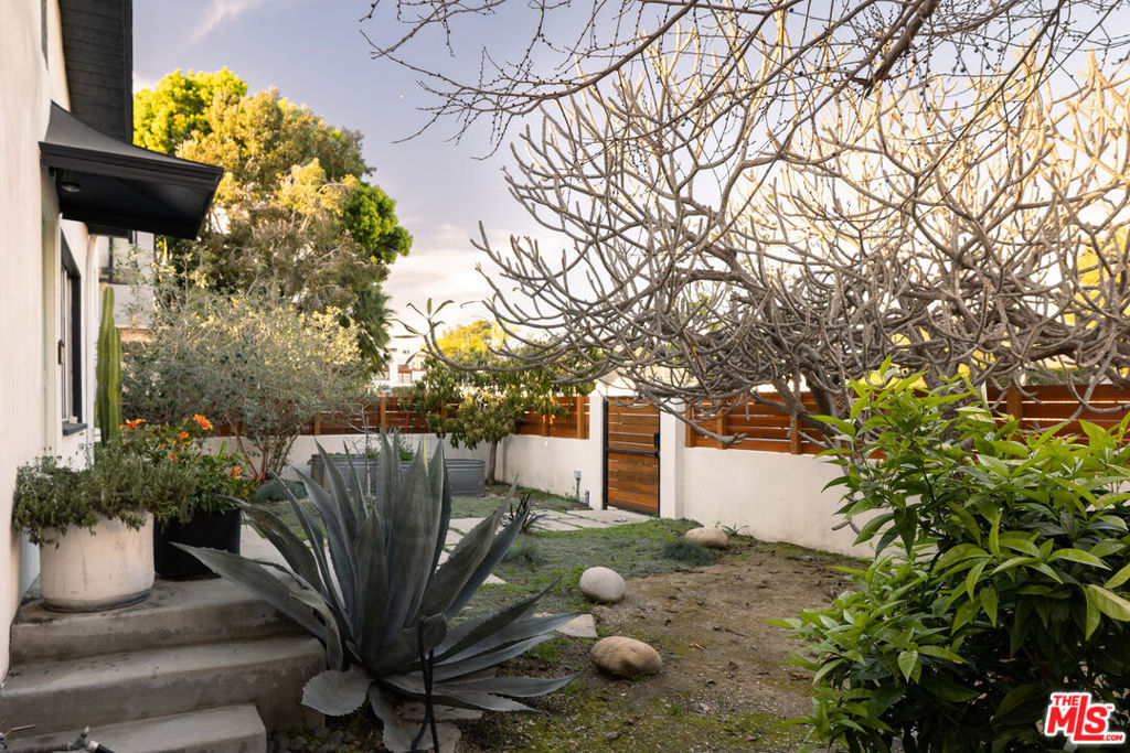 3223 Thatcher Avenue