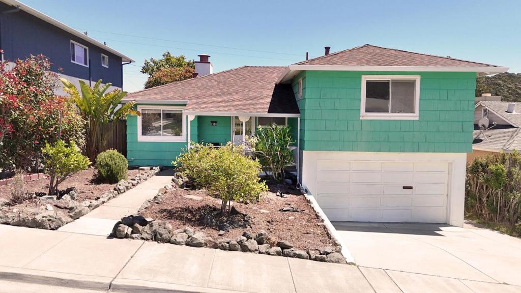 1380 Claremont Drive