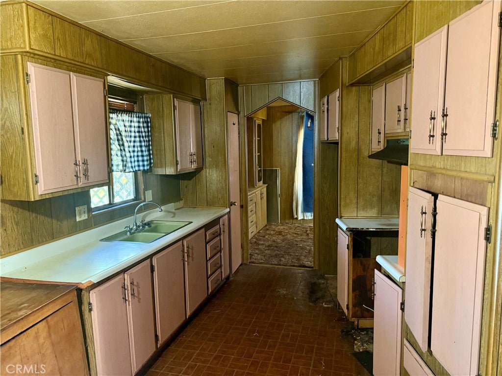 4023 Hemlock