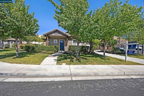 Photo of 1224 Bridlewood Ct Ct, Clayton, CA 94517 (MLS # 41133409)