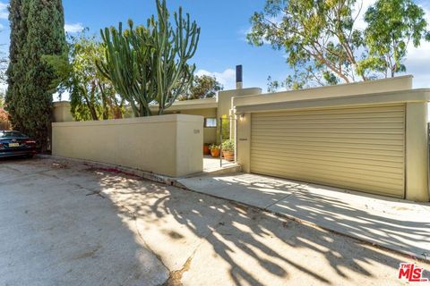 Photo of 1519 N Easterly Terrace, Los Angeles, CA 90026 (MLS # 26831657)