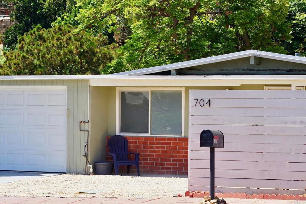704 Galopago St.