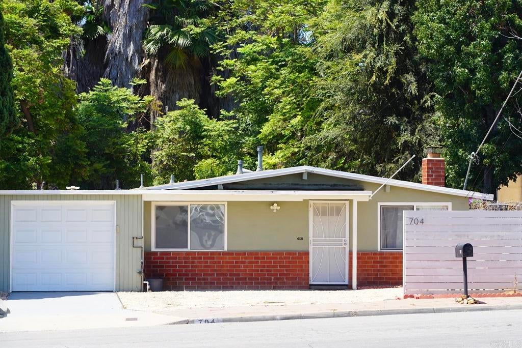 704 Galopago St. ST