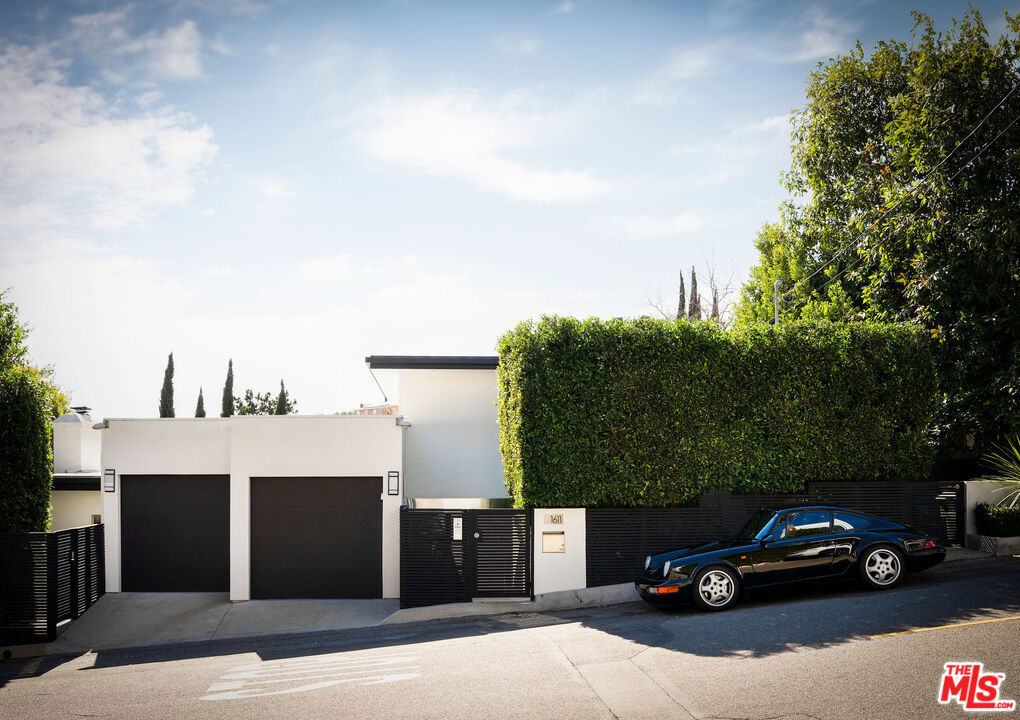 1611 Sunset Plaza Drive