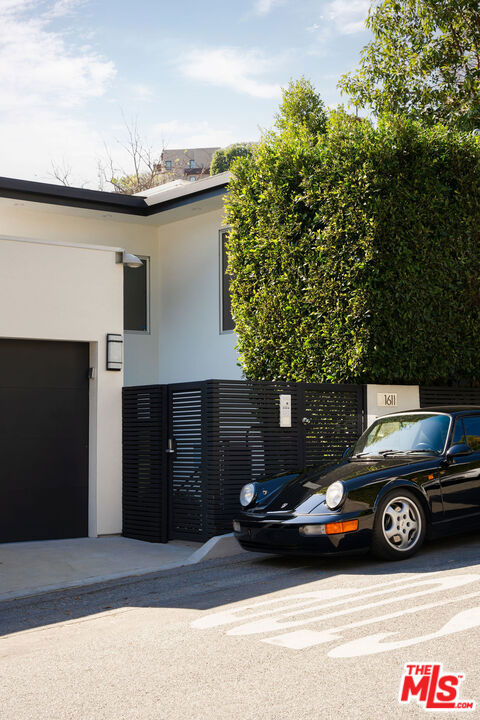 1611 Sunset Plaza Drive