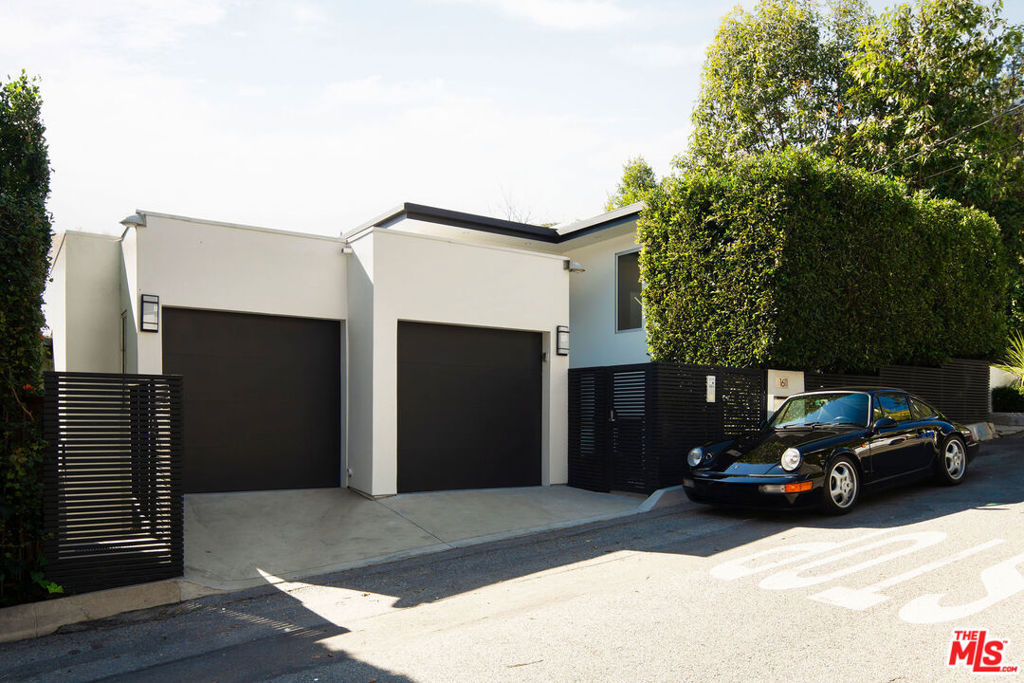 1611 Sunset Plaza Drive