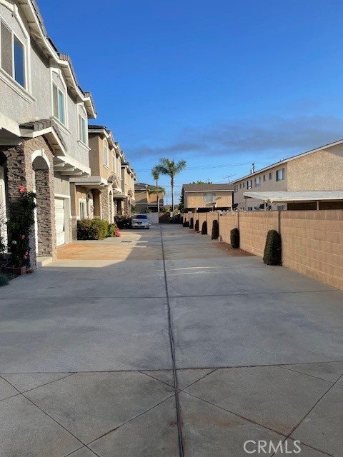 A centrally located condo in Bellflower built in 2004, completely detached. This fifth Unit offers a lot of privacy with 3 bedrooms and 3 baths. The condo offers a private front and back yard along with 3 parking spaces. The Condo features a huge master bedroom suite, walk-in closet, high ceilings, central air, and a laundry unit located in the kitchen.