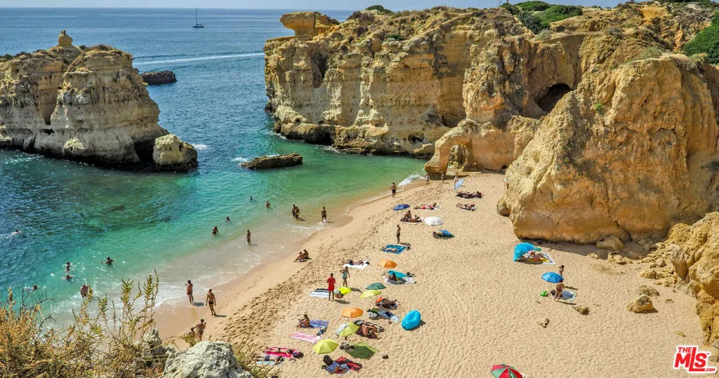 United States, 6 Bedrooms Bedrooms, ,8 BathroomsBathrooms,Residential,Active,61801