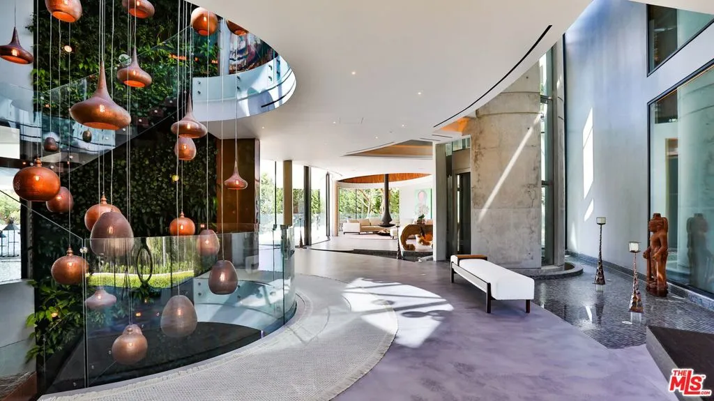 United States, 6 Bedrooms Bedrooms, ,8 BathroomsBathrooms,Residential,Active,61801