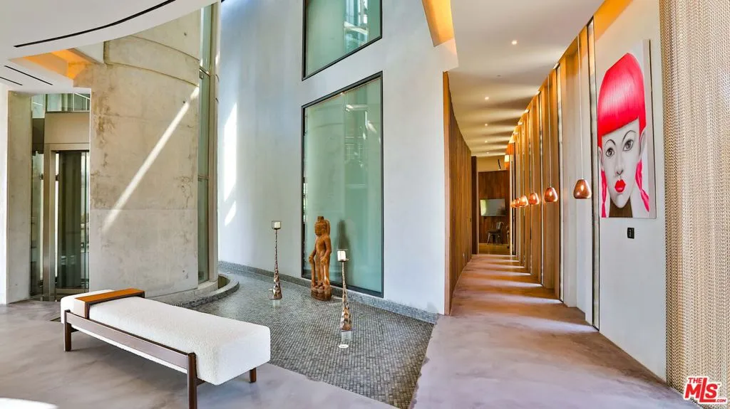 United States, 6 Bedrooms Bedrooms, ,8 BathroomsBathrooms,Residential,Active,61801