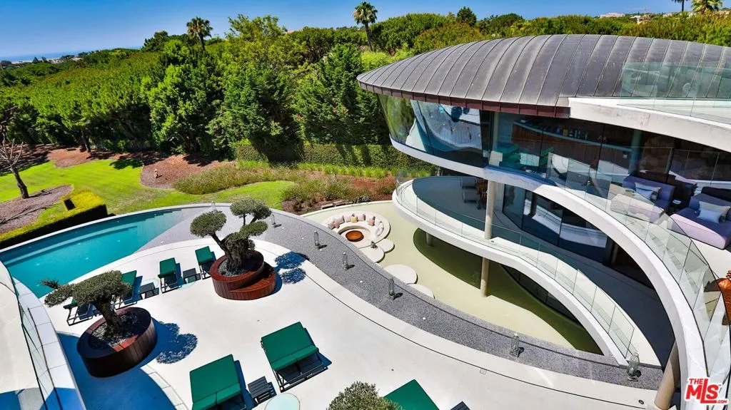 United States, 6 Bedrooms Bedrooms, ,8 BathroomsBathrooms,Residential,Active,61801