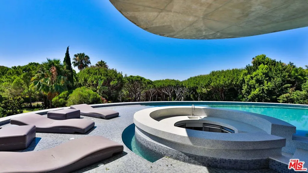 United States, 6 Bedrooms Bedrooms, ,8 BathroomsBathrooms,Residential,Active,61801