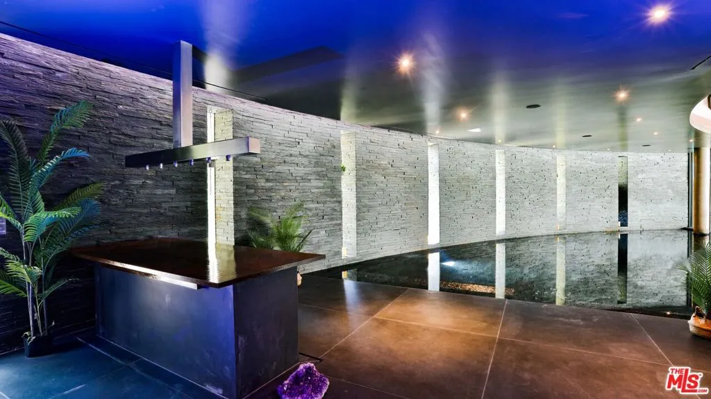 United States, 6 Bedrooms Bedrooms, ,8 BathroomsBathrooms,Residential,Active,61801