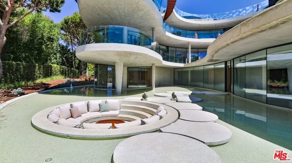 United States, 6 Bedrooms Bedrooms, ,8 BathroomsBathrooms,Residential,Active,61801