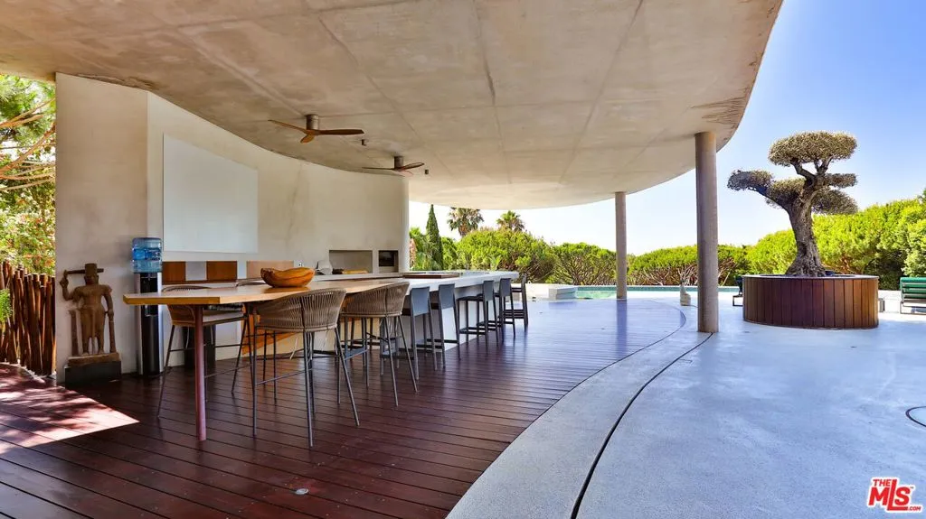 United States, 6 Bedrooms Bedrooms, ,8 BathroomsBathrooms,Residential,Active,61801