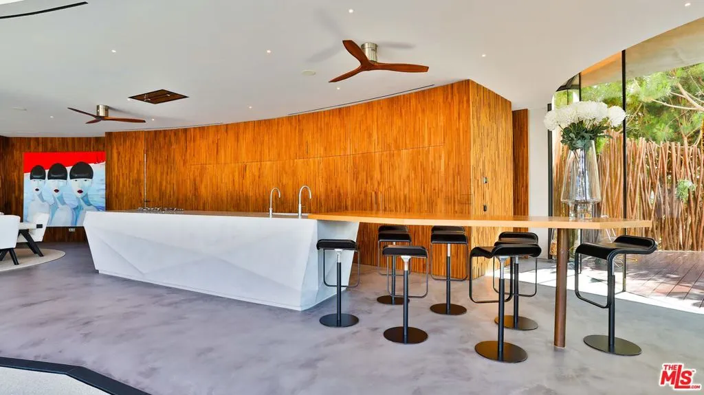 United States, 6 Bedrooms Bedrooms, ,8 BathroomsBathrooms,Residential,Active,61801