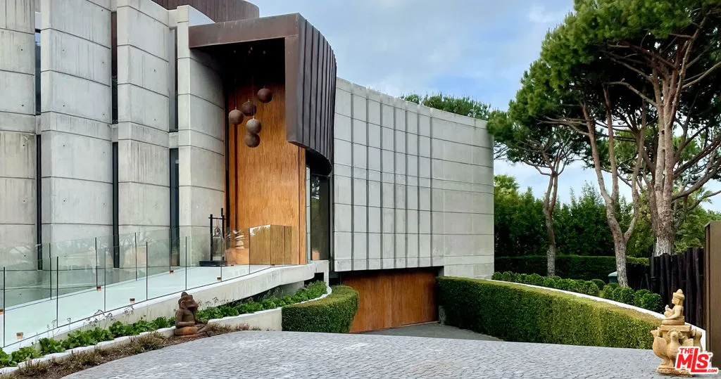 United States, 6 Bedrooms Bedrooms, ,8 BathroomsBathrooms,Residential,Active,61801