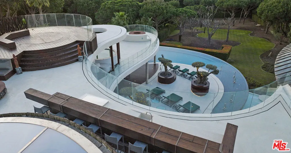 United States, 6 Bedrooms Bedrooms, ,8 BathroomsBathrooms,Residential,Active,61801