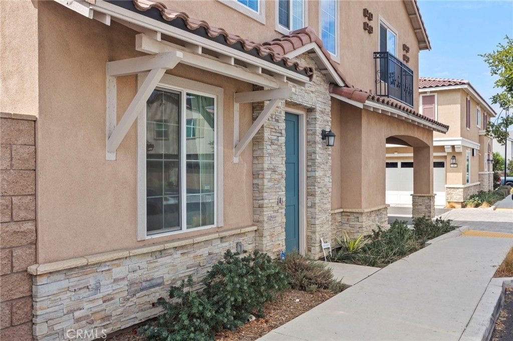 Photo of 15237 Horizon St #4, Fontana, CA 92336 (MLS # DW25225596)