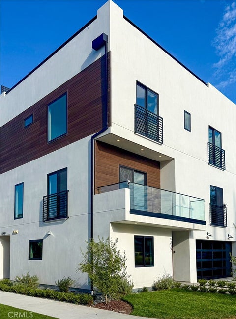 Photo of 4332 Alcove Avenue, Studio City, CA 91604 (MLS # SR26139428)