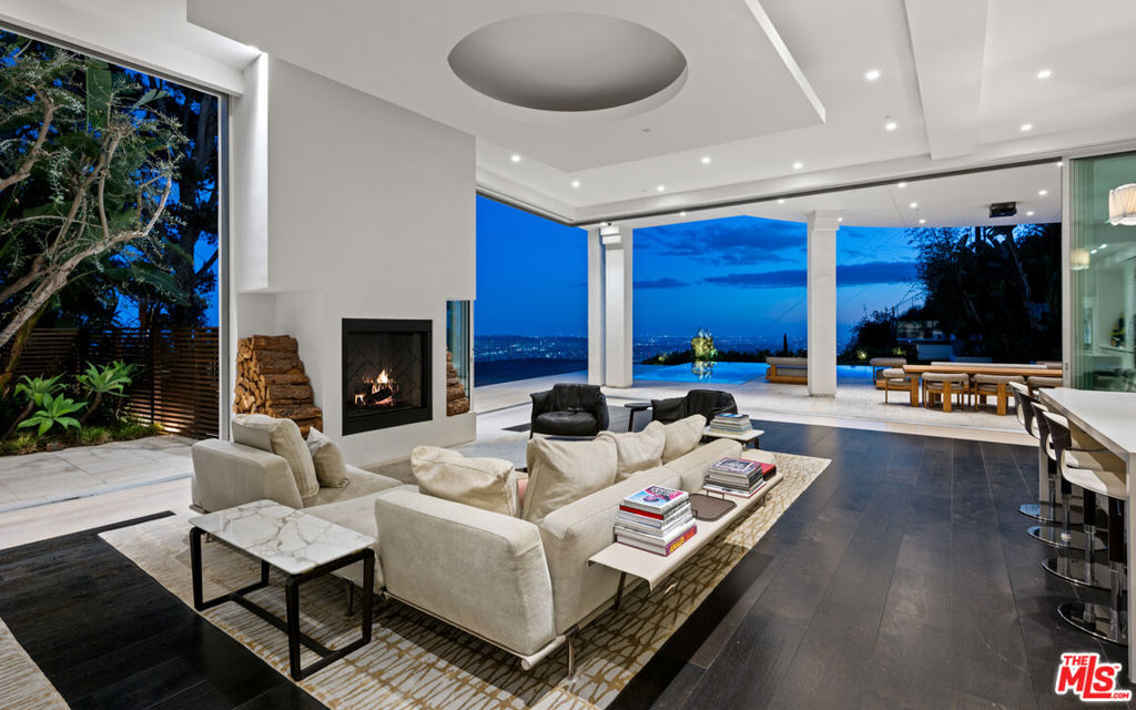1609 Magnetic Terrace