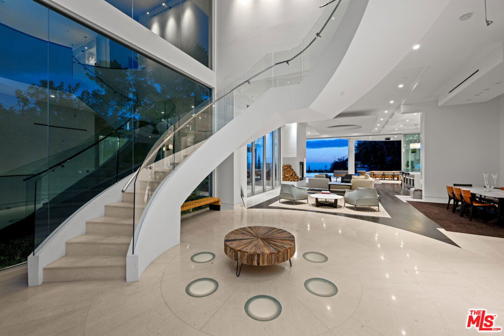 1609 Magnetic Terrace