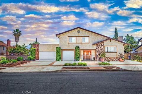 Photo of 39812 Golfers Dr, Palmdale, CA 93551 (MLS # GD26040452)