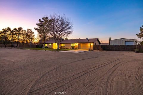 Photo of 8155 W Avenue E Ave, Lancaster, CA 93536 (MLS # SR26060647)