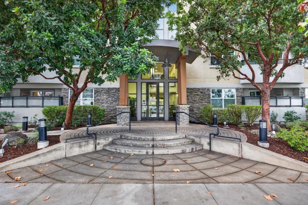 4388 El Camino Real 298
