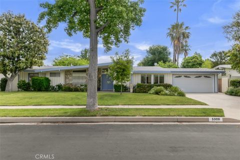 Photo of 5900 Kentland Avenue, Woodland Hills, CA 91367 (MLS # SR26080608)