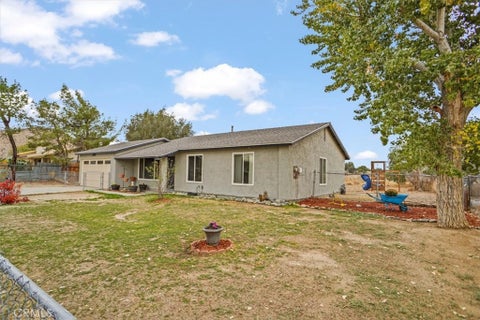Photo of 40287 Fieldspring St, Palmdale, CA 93591 (MLS # SR26119878)
