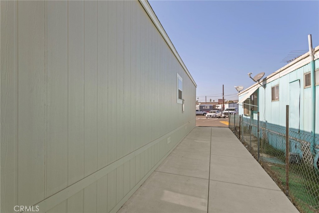 6154 Mission Boulevard 03