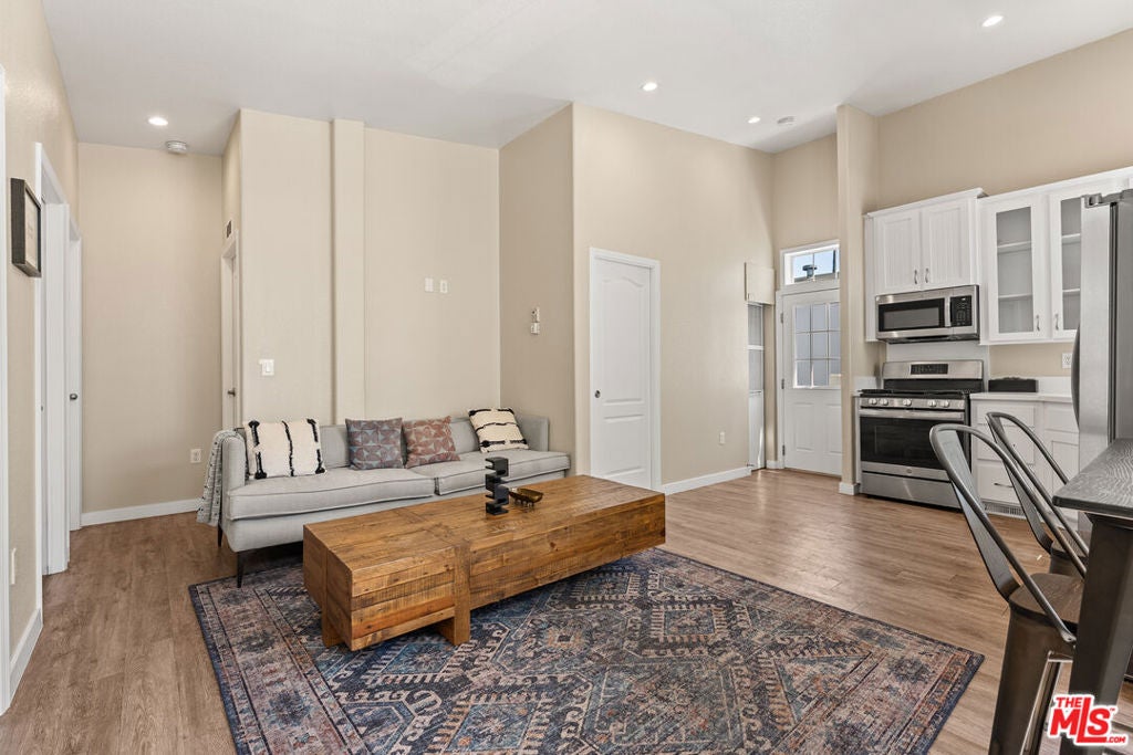 8250 Lankershim Boulevard 17