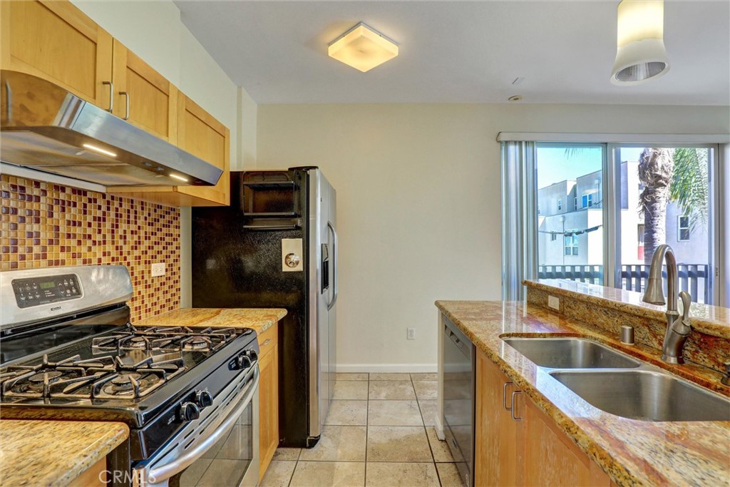 302 E 19th Street 7